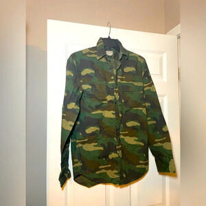 J Crew Woman’s Button Up Camo Shirt XS Quality Woven Shirts Tailored By J Crew